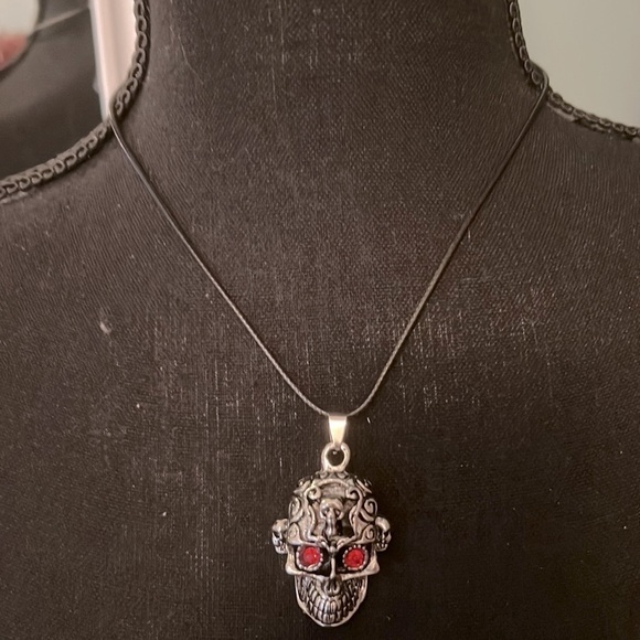 BETSEY JOHNSON SILVER DETAILED SKULL NECKLACE WITH RUBY EYES - Picture 12 of 13